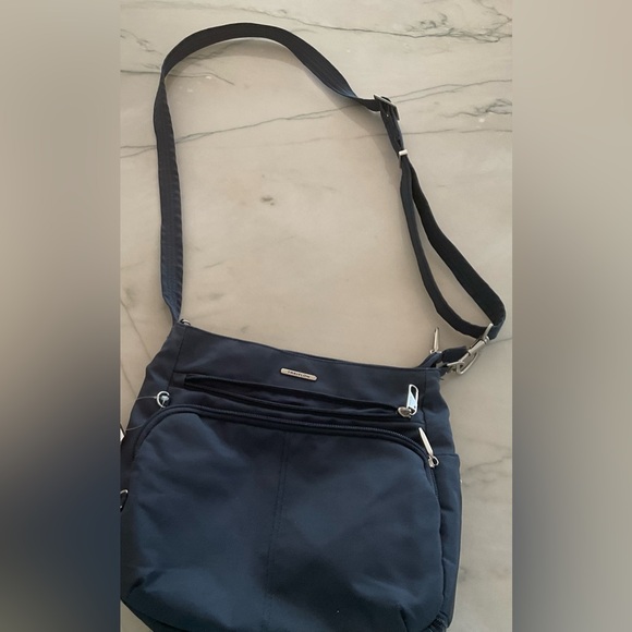 Travelon Handbags - Travelon RFID Blocking Crossbody Bag